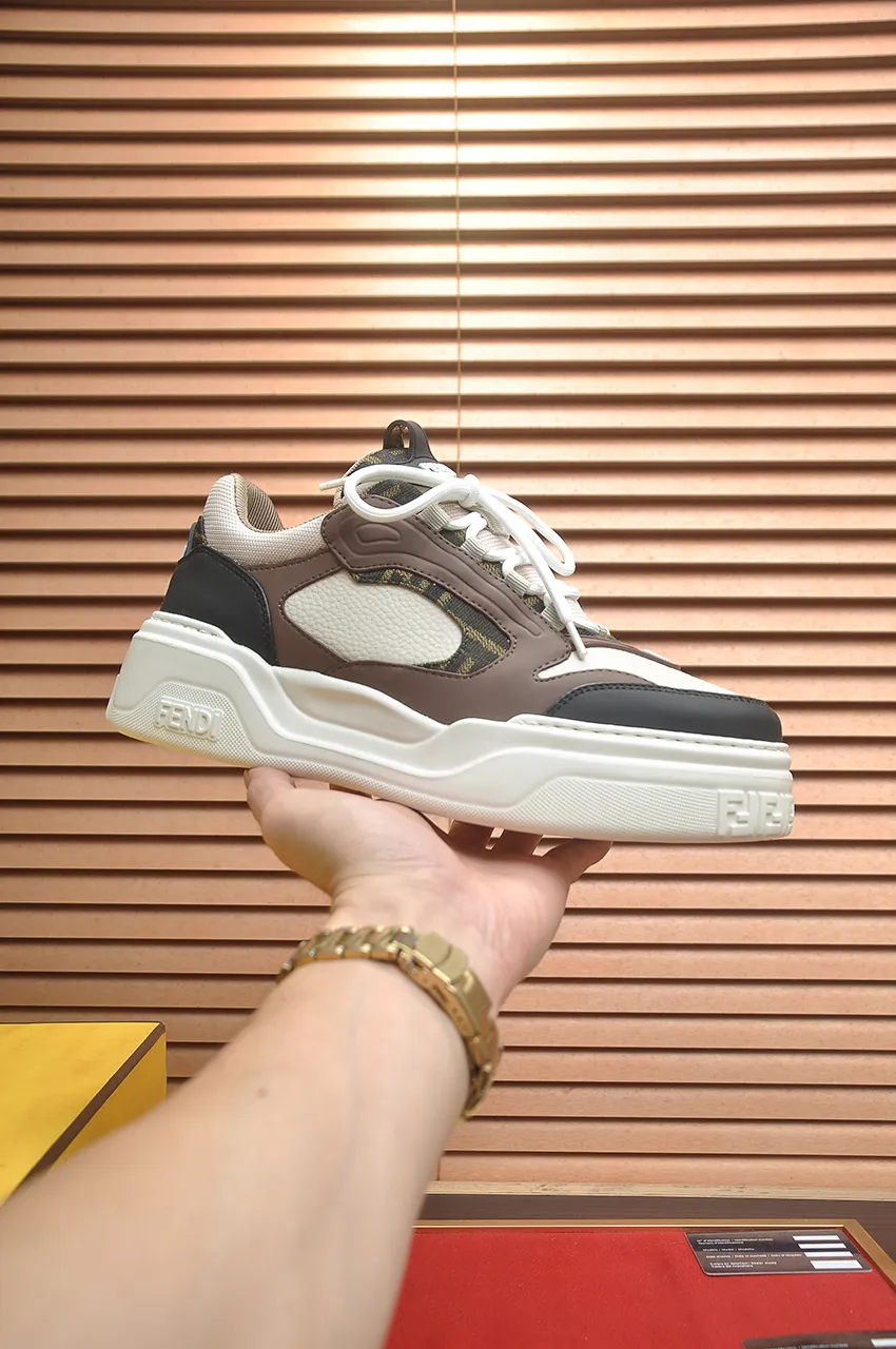 Men's shoes 💰600💶 [Fendi] The latest casual sports shoes 🔥 Many 💑 stars have the same style FD match. The original version is a one-to-one replica. Designer Kim Jones's first fendi match and Donkey brand Trainer basketball sneakers. Material: Original silk mesh. Lining: Breathable mesh. Packaging: Original 1:1 matching high-end packaging. Size: 38-45 (45 is custom-made and cannot be returned or exchanged)